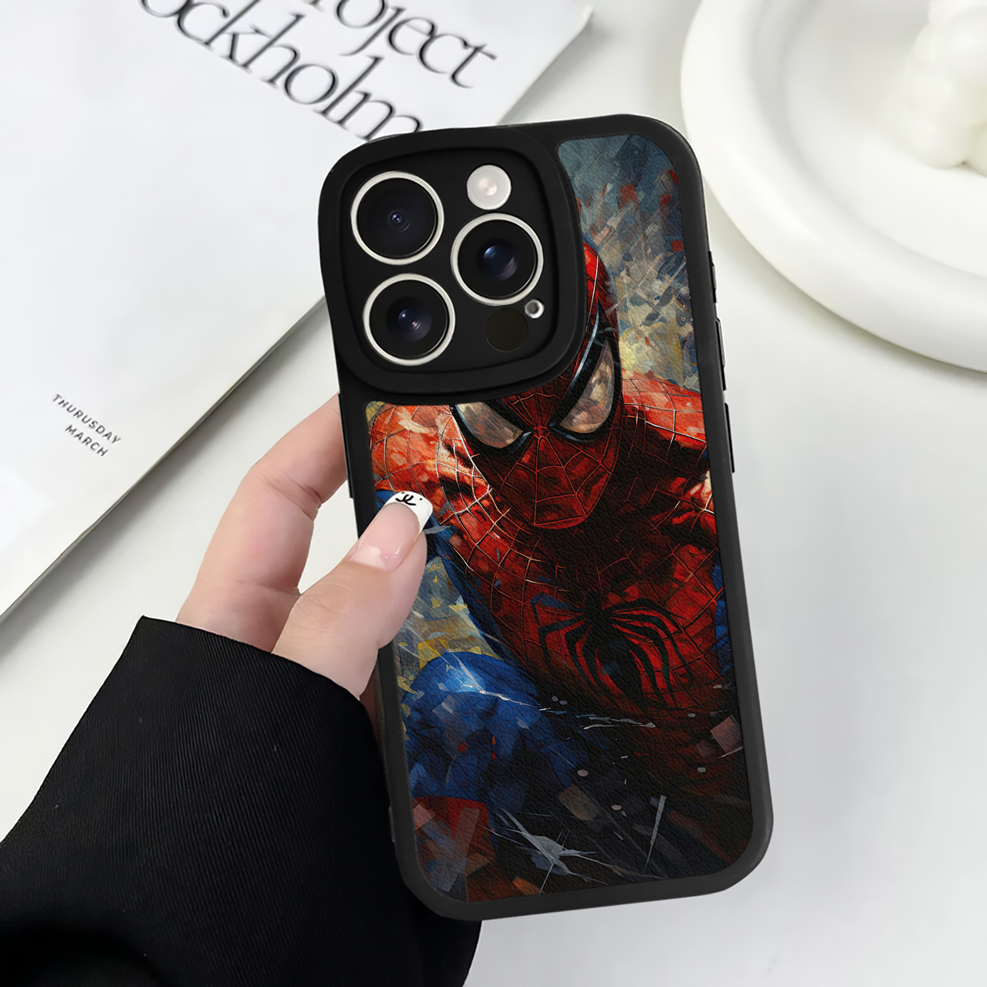 Spider Man スパイダーマン 【iPhone 16シリーズ対応】シリコンスマホケース（レザー調） 材質：シリコン